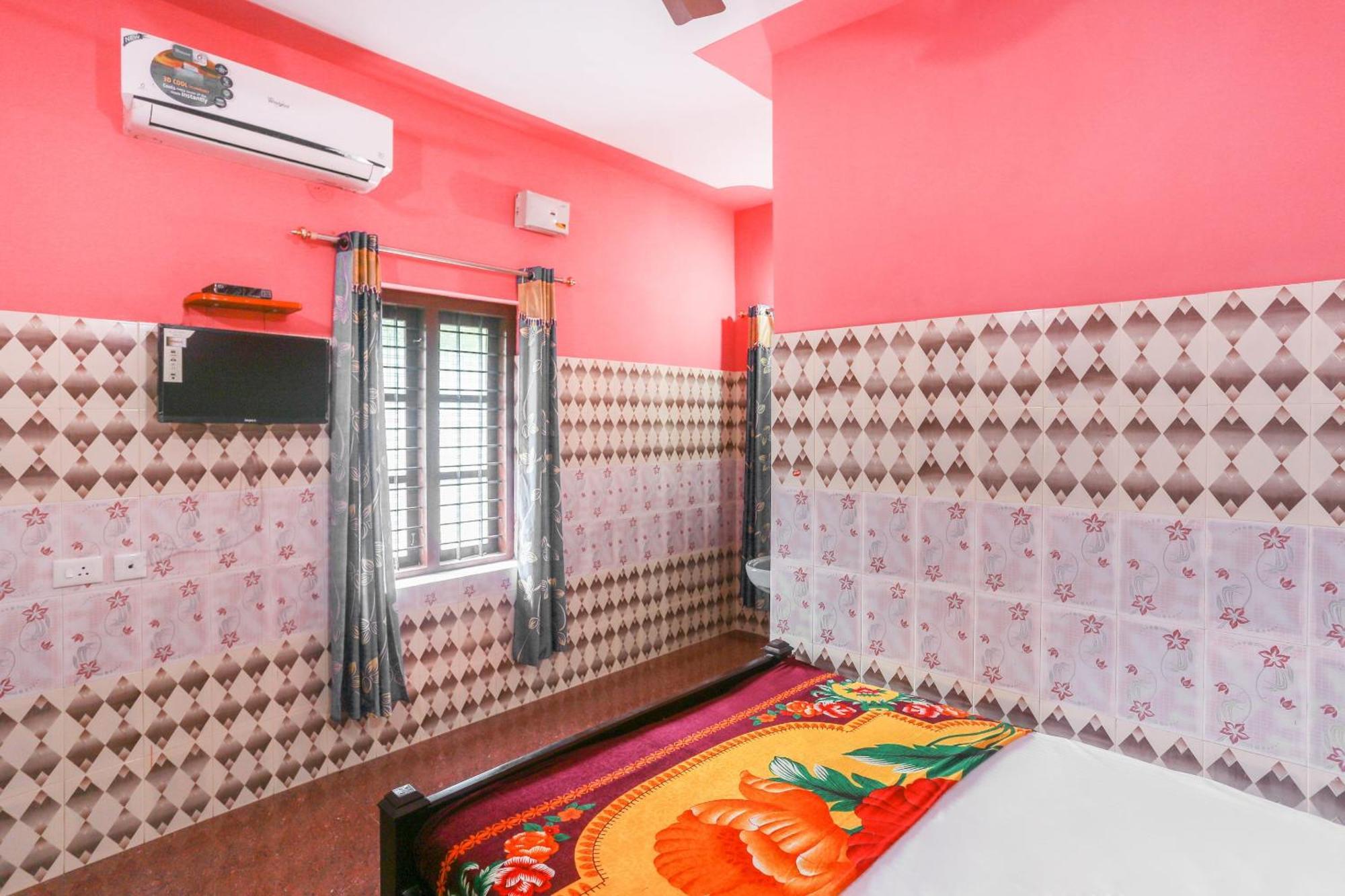 สปอต ออน 46608 ศรี ภัทรา ทัวริสต์โฮม Hotel โกลลัม ภายนอก รูปภาพ
