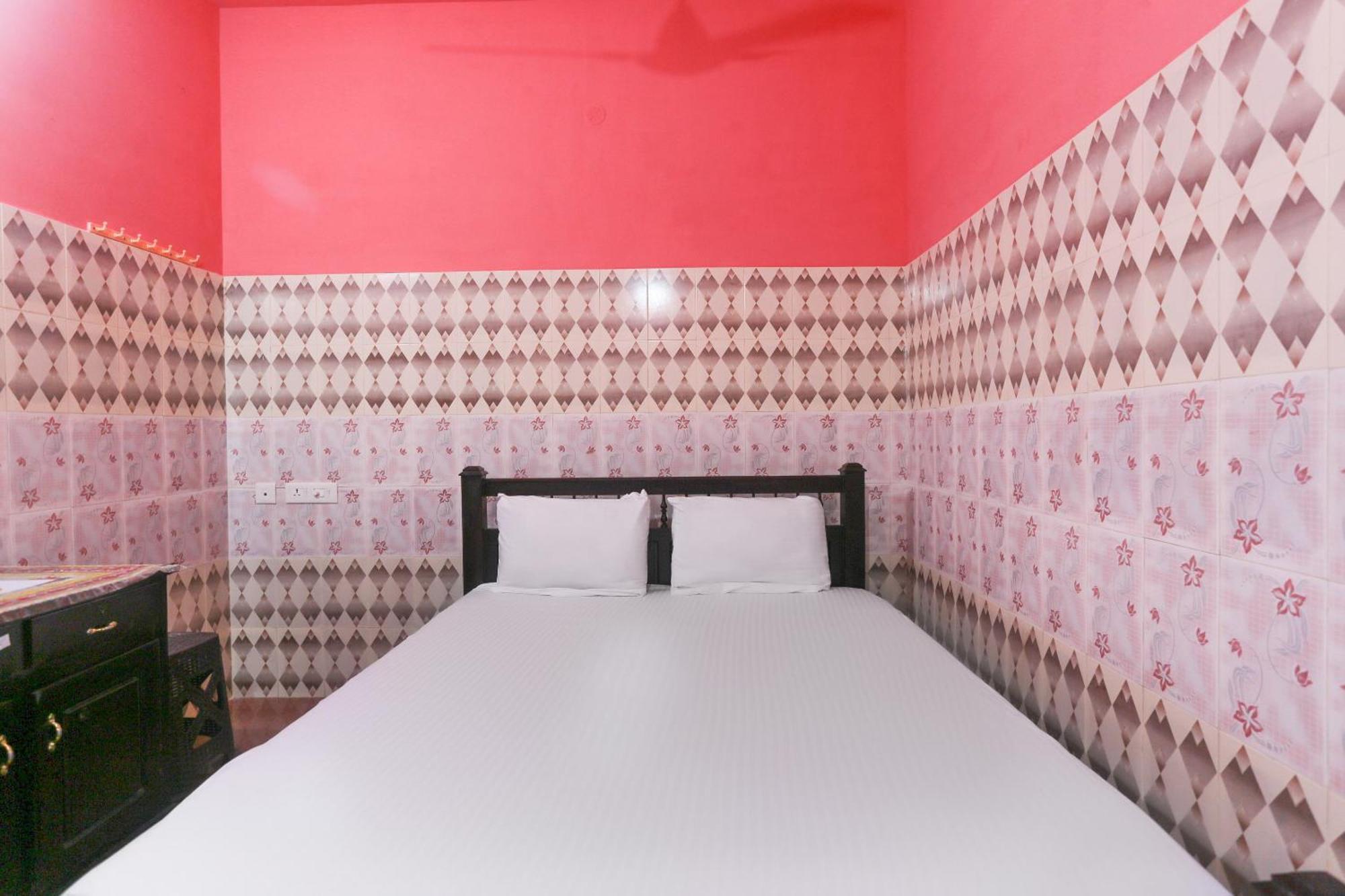 สปอต ออน 46608 ศรี ภัทรา ทัวริสต์โฮม Hotel โกลลัม ภายนอก รูปภาพ