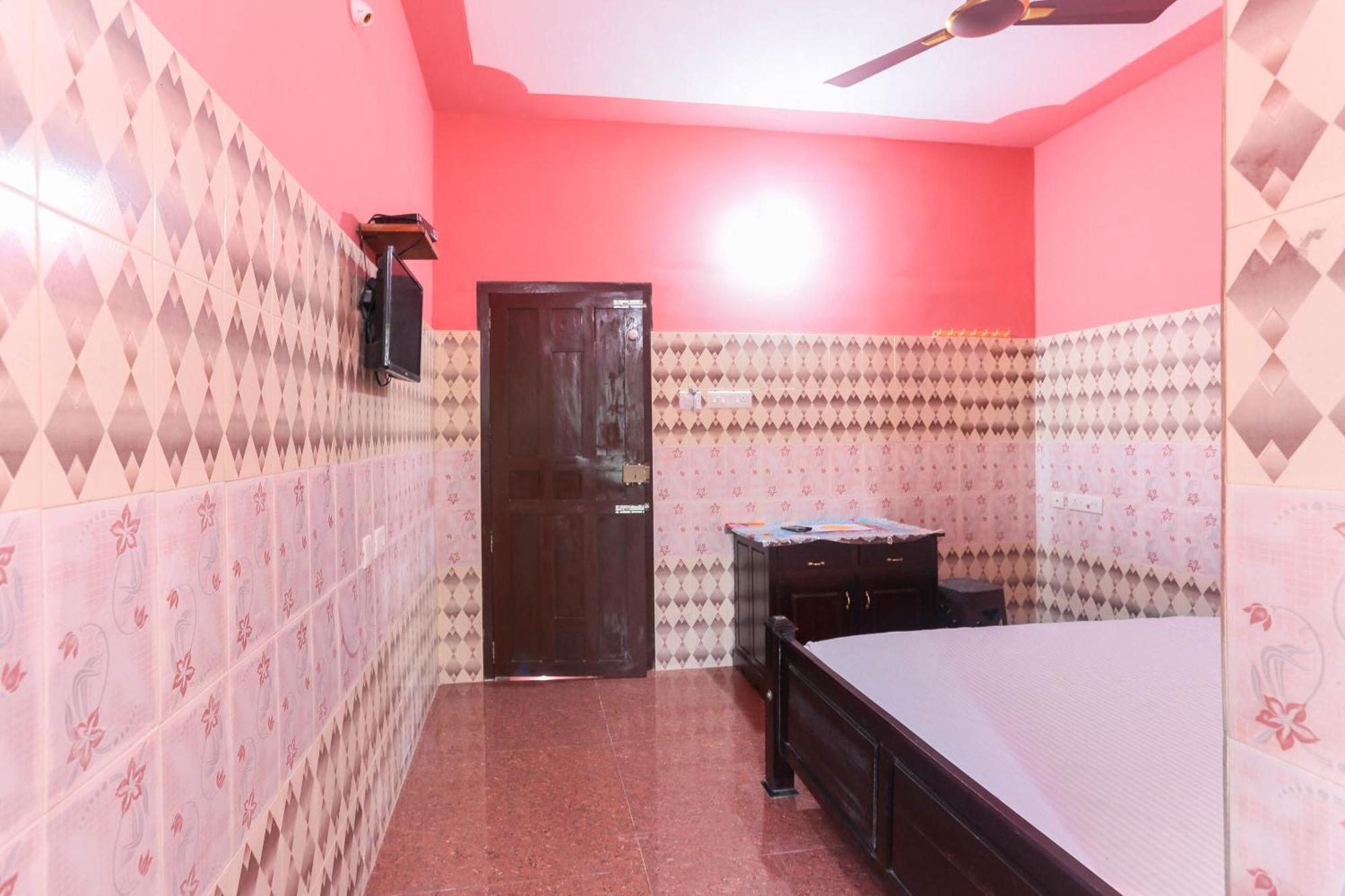สปอต ออน 46608 ศรี ภัทรา ทัวริสต์โฮม Hotel โกลลัม ภายนอก รูปภาพ